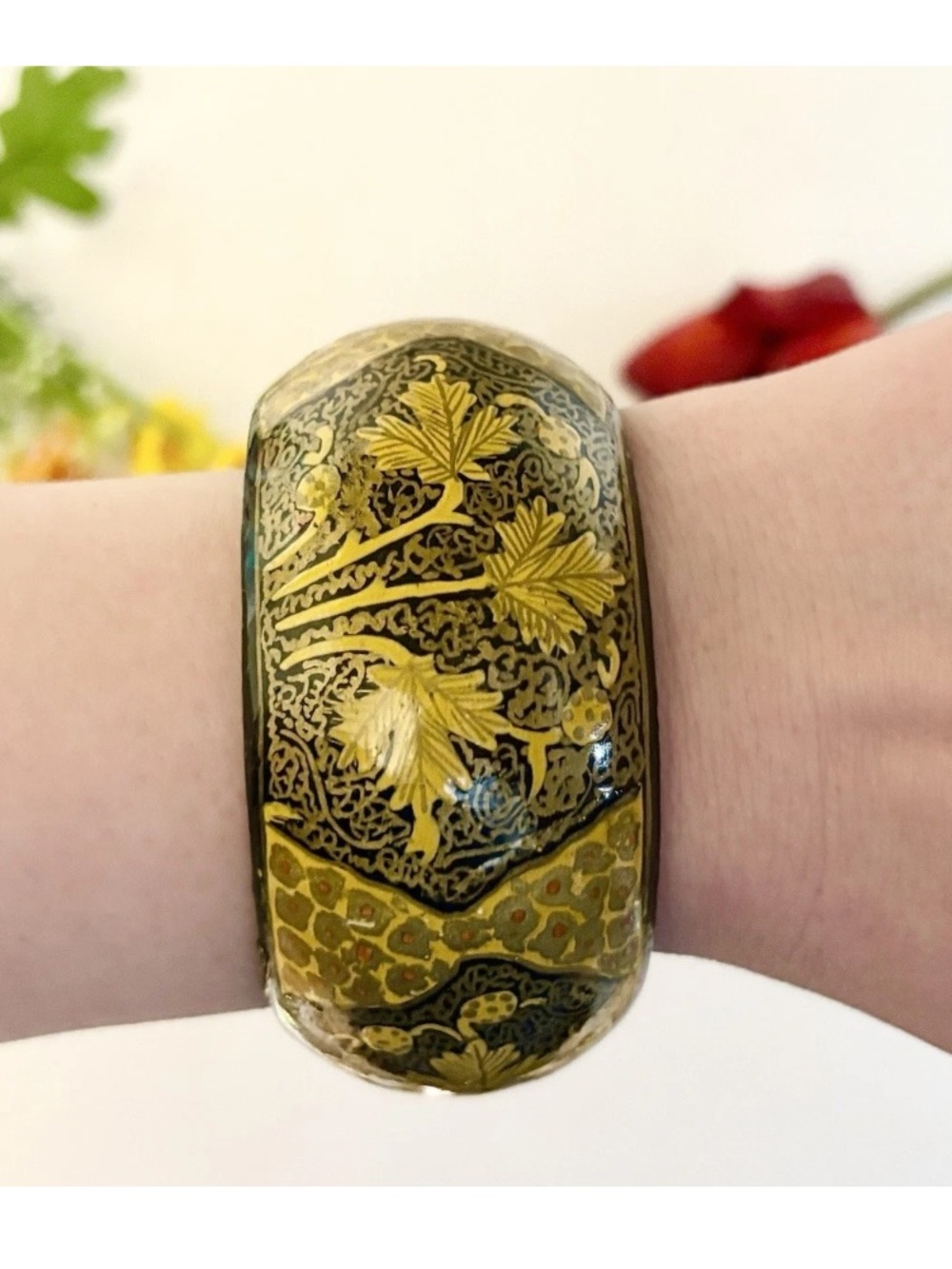 Kashmiri Lacquered Papier-Mâché Bangle Gold Floral Leaf Hand-Painted Bracelet
